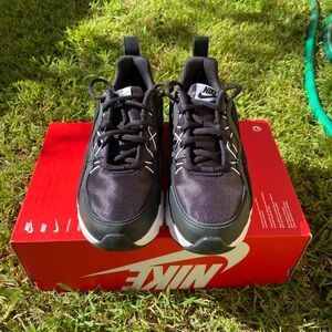 Nike Ryz 365 Sneakers